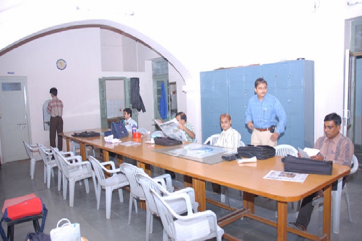 https://cache.careers360.mobi/media/colleges/social-media/media-gallery/10921/2019/2/26/Staff Room of Popatlal Dhanjibhai Malaviya College of Commerce Rajkot_Others.jpg